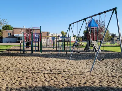 Ecole La Verendrye School Playground (West) 18